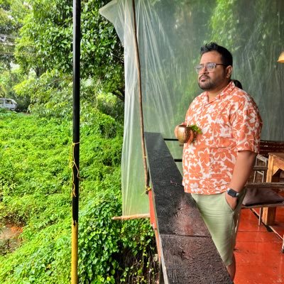 Procrastinator, Day Dreamer, Lazy Bum, Likes fitness but not fitness enthusiast. Cricket enthusiast, Man U fan. RT no endorsement.