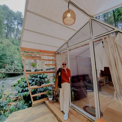 rizkaarizti's profile picture. 