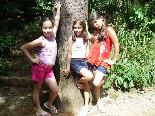 Uma nova BANDA desconhecida com a cantora @Rock_tais1
e a @lari_rock