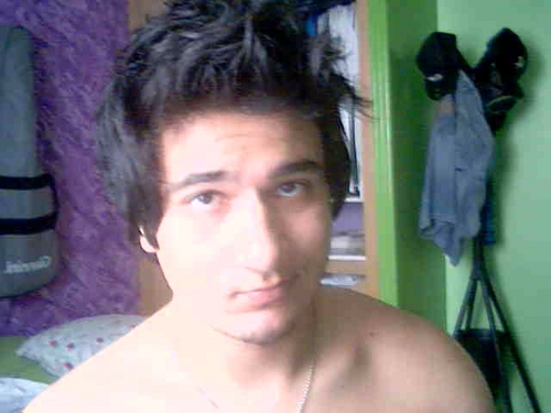 Mtas vezes cômico, extrovertido, bipolar, fumante, desgraçado, cretino e a mais nova otario..ksopaksopaksaopksapoks