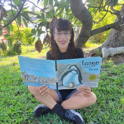School Librarian & Freelance Photographer ♡Star Wars, Jedi, ♡ Fedoras. 💛🦡⚡Collects pop-up books, kaleidoscopes. Mustang driver. Proud mother of a journalist