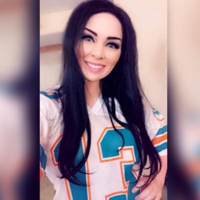 Phins fan all the way!! Love football, music🎶, and being in nature🌞🌻🌈☀️🌸🌴🐬 keeping updates on news, drafts, trades, gossip, community and fun! #FinsUp