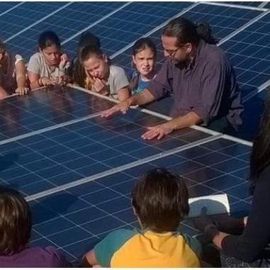 pare, polifacetic...però em dedico a la formació i difusió de la nova cultura de l'energia. Si necessites ajuda amb els costos avisam! Renovables i Eficiencia.
