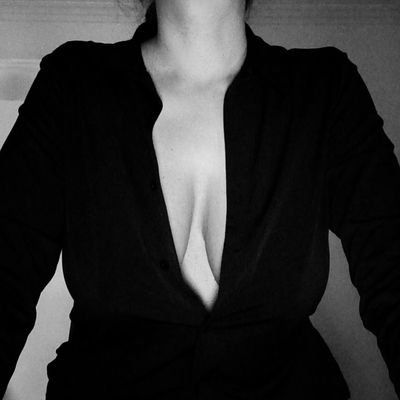 Mi nombre es Blue y mi lencería black. A veces subo fotos y a veces desvaríos. ⛔ RT de fotos personales. RT= BLOCK