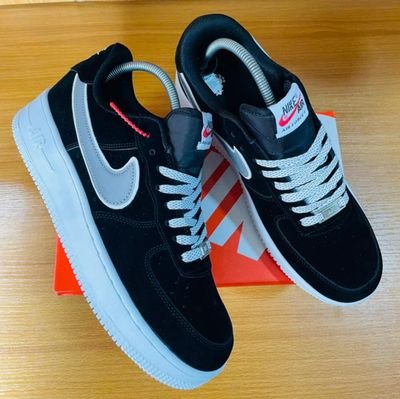 Every of your fashion needs are met here😎
We are your best plug for:
Bags👜
Wristwatches
Sneakers👟
Heels👠
