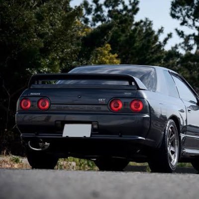 ミニカー、車関係全般好きです‼︎R32と100系マークiiに乗りたい高校生です‼︎