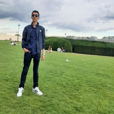 《Dans la vie il n'y a pas de solutions ; il y a des forces en marche : il faut les créer et les solutions suivent. ANTOINE SAINT EXUPÉRY
