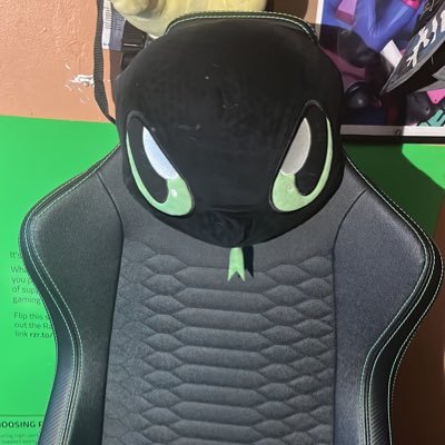 I am the infamous chair in thefluffymarshmallows stream and his ass is nice