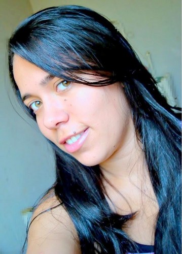 Morena, 17 anos, Taurina, romântica estudante,simpática, conversa mais do que devia. // Prazer :*