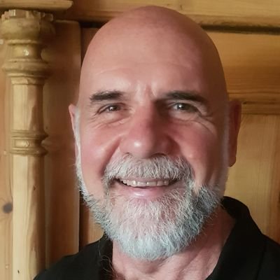 Philosopher, writer, Reiki master, Tantric masseur, sculptor, and chef that love to love, live healthy, push weights, meditate, read a lot and love music.