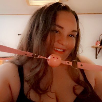 25 y/o - 5’2 - Size 8 👣 - I don’t want to fuck you… just your wallet 😉 - Send me something nice 😈 - $40 unblock fee