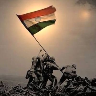 ॐ त्र्यम्बकं यजामहे सुगन्धिं पुष्टिवर्धनम्।
उर्वारुकमिव बन्धनान्मृत्योर्मुक्षीय माऽमृतात्।।
#जय_भोलेनाथ 🙏🙏