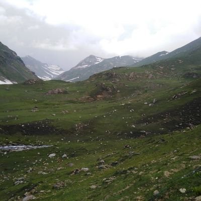 راستے مقرر ہیں، اور منزلیں خُـدا جانــے ... ♥