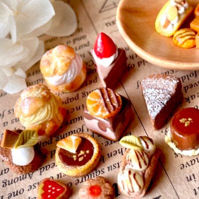 harumiru126's profile picture. 粘土でミニチュアスイーツを作る人。(*´-`)程よくリアルで、おもちゃのような可愛さを残した作風を目指しています♡#ターナーHMアンバサダー 色彩検定2級取得済み🎨 RP多め（※非表示推奨） minne、インスタはこちら↓