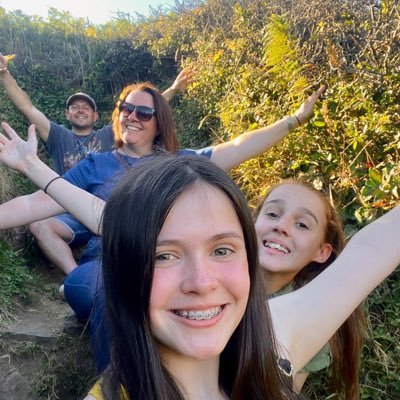 damoguer's profile picture. love my girls, Treat people how they treat me.