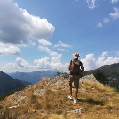 LukasLapis's profile picture. Teacher (Bio, Che) and health coordinator; in love with nature, fascinated by science, intrigued by the mind-body problem;
I enjoy moving, meditating, reading