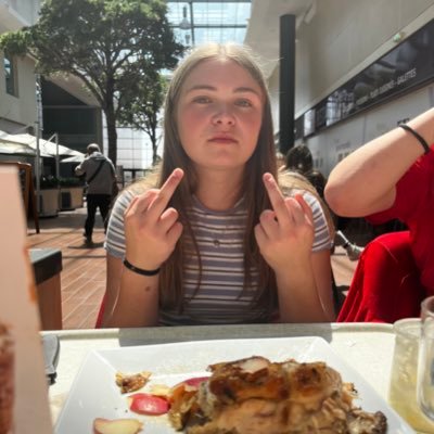 angelinalpc's profile picture. 