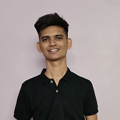 ydv_yash's profile picture. Heliophile