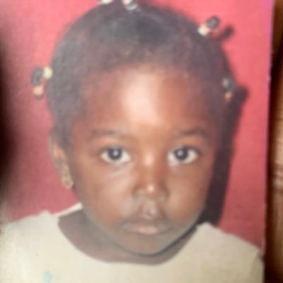 Lemoh_Lee's profile picture. I love books, not book….A ghost, An olodo biochemist, A tailor and a designer ✂️📝