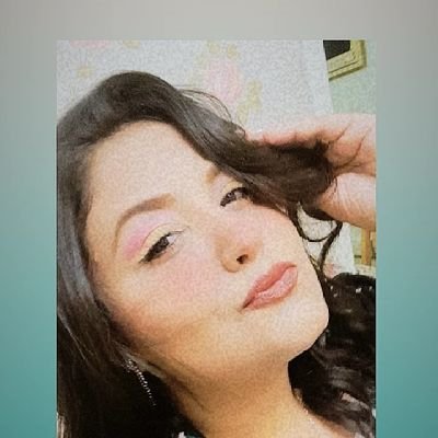 zeynep_patika's profile picture. 🌿 Korkusuz göğün altında bir deli ölmedim avareyim.