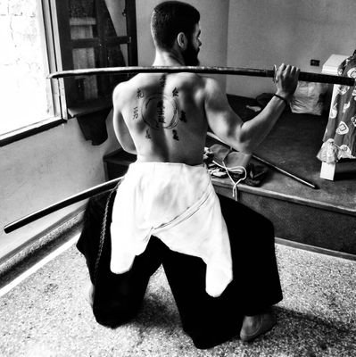 武士道 🙇🏻♂️。Masajista, Quiropráctico y estudiante de kinesioligía. Iaidoka de Musō Jikiden Eishin-ryu Cuba Komei Juku. Praise the Sun☀ & HAIL METAL🤘