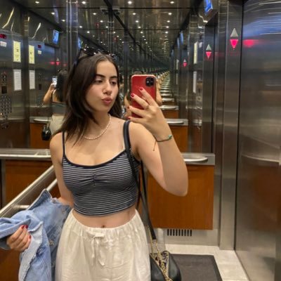 zeynepggull's profile picture. 