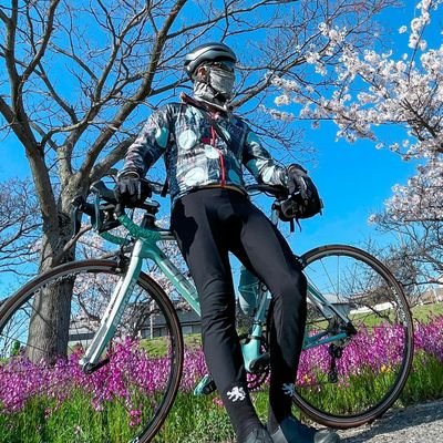 しまなみ海道をよく走ってる愛媛県40代。自転車をフレームから組み立てるのが好き。壊れても直せるし、愛着がわくから。
夫婦、仲間とライドしてYouTubeとブログに投稿してます（まぁみんの行ってこ〜わい）撮影、編集、投稿担当。しまなみの魅力を微力ですが発信しています。
自転車好きさん気軽にフォローお願いします。