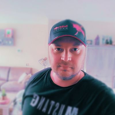 moment888's profile picture. 