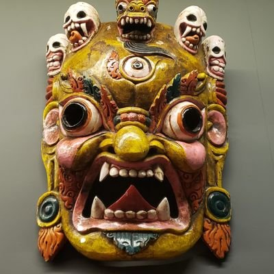 Máscara de Mahakala com coroa de crânios. Tibete séc XIX-XX
Colocada nas paredes das portas dos templos para afastar os maus espíritos e maus fluídos