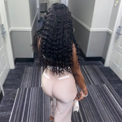 Island doll🌴🇧🇸 Young & Ambitious 👑 #GirlBoss💵|#HighlyMotivated💕