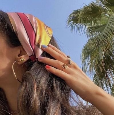 «.اضــحگ ولا يـه‍ــمــگ تـفــاهــات الـحـياه‍.. الـي يـدقـق بلـحيـاه‍.. يـملهـا..¿ .  .   مًـأّ تهہـمــونآ آـو تصـيـــرون مــلآئـکهہ✦