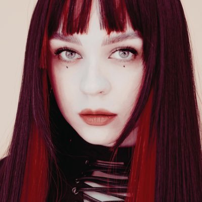 Wannabe artist / Pessimist / Goth / Former Japanoholic (still kind of am) / Trying to stay sane / insta: @silenceinblack