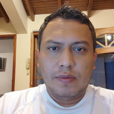 Soy de Machala-Ecuador, ingeniero en Electrónica y Telecomunicaciones, dedicado al networking.