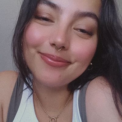 Me gusta comer, los memes y las señoras Chilenas que se hacen virales como las calilas, las mojojo, la maiga y la sora que dice “cállate vo vieja culia” 🤍