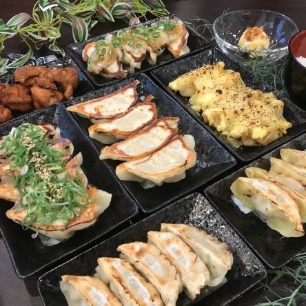 日本餃子史上最高峰の餃子フェスで1日2万粒、期間内10万粒を焼き上げた『プロの餃子焼き師』が作ったお店が埼玉・川越に登場!!全国各地の超有名グルメ餃子がここに集結!!
営業時間
木曜日のみ限定営業!
19時30分~22時30分(22時15分Lo)
埼玉県川越市菅原町11-27SSJビル1階
川越市立仙波小学校前
