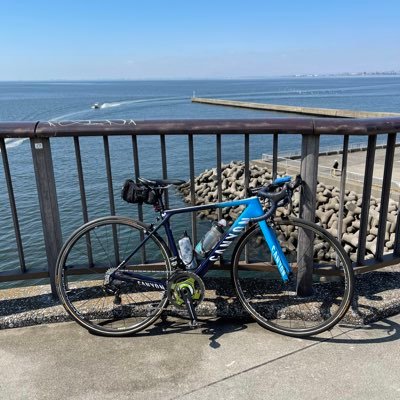 nrn24033's profile picture. MTB歴ウン十年、ロードは古希過ぎて初めて乗りました。愛車Alicia号はCANYON ULTIMATE CF SLX 9.0 Team Movistar 。とんでもないジャジャ馬で一生乗りこなせないと思ってます。#ロードバイク #Leica
