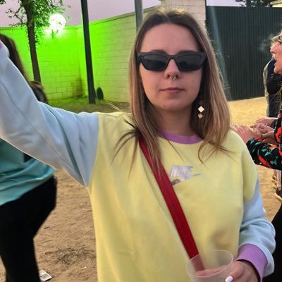 cerveza y medias rotas // el futuro será feminista o no será ♀️💜