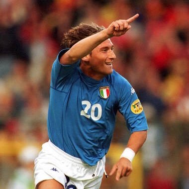 Fan de Totti et Figo 🥰 « Le prix de la liberté c'est la parole des imbéciles.. » 🎶