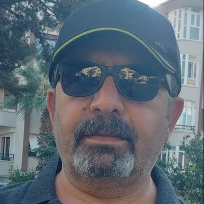 Öğretmen, sağlıkçı eşi, baba, kitap kurdu, hayvansever.