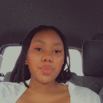 stephanieevera's profile picture. 