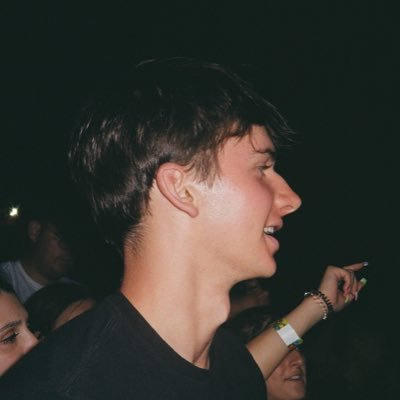 cmanflan's profile picture. Intern for @dukembb and Co-host of @spacethefloor