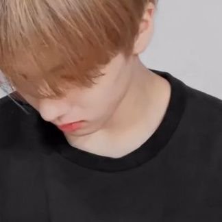 zhongleos's profile picture. 🍀 faith hope love luck