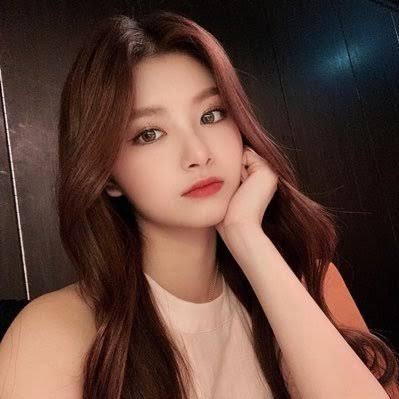 済：輪郭2点（クイック頬骨+Vライン）咬筋縮小、皮質骨除去、顎下筋肉縛り×2回、顎下・頬・ジョールファット脂肪吸引、二重埋没、ヒアルボト注入系、肌管理もろもろ、抜歯ワイヤー部分矯正 韓国語OK