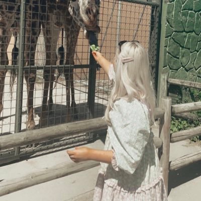 megtheresek's profile picture. faith 🤍