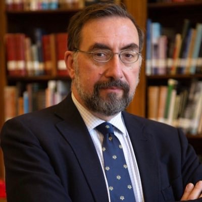 Bibliotecario documentalista, historiador del derecho, gestión de la información, hist. del libro, de la cultura, bibliógrafo y bibliófilo. Doctor en Historia.
