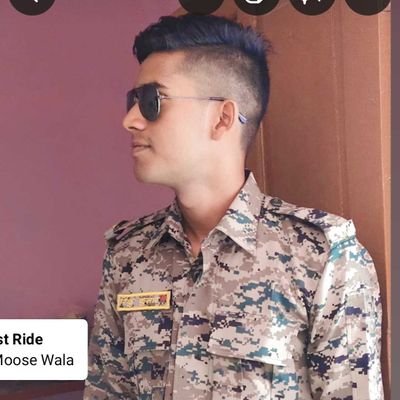 मुझे अभिमान है इसका कि मैं हूं अंग वर्दी का,
बड़ी किस्मत से मिलता है ए खाकी रंग वर्दी का।Raj.P
