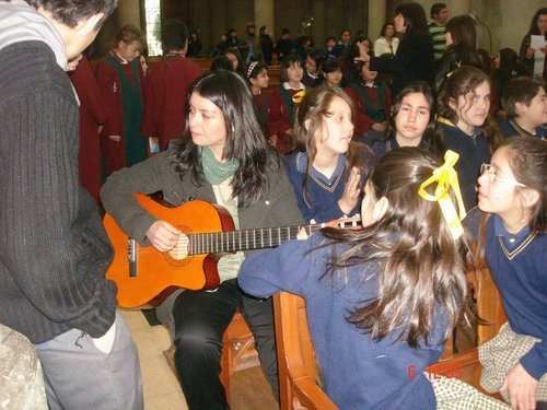 Sobre todo profesora... y de música además...así que feliz :)