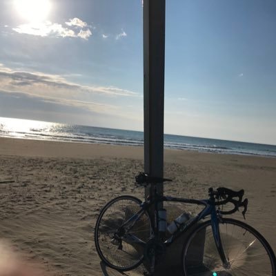 40代の自転車が好きなオヤヂです。 週一回海を見るために自転車で走るのか日課です。自転車は乗るのも好きだけど、簡単な作業であれば組み立てたりするの好きだったり。 たまにミニ四駆オヤヂになります(笑)よろしくお願いします。