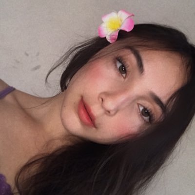 Instagram: angelaaleal_