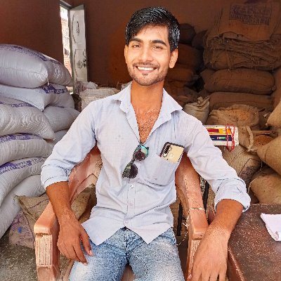 SahuMunendra's profile picture. Tamnnaye umr bhr kam nahi hongi,
Smsyan bhi kabhi hal nahi hongi,
Isi umid pr hum ji gye barso,ki muskil jo aaj h kal nahi hongi.